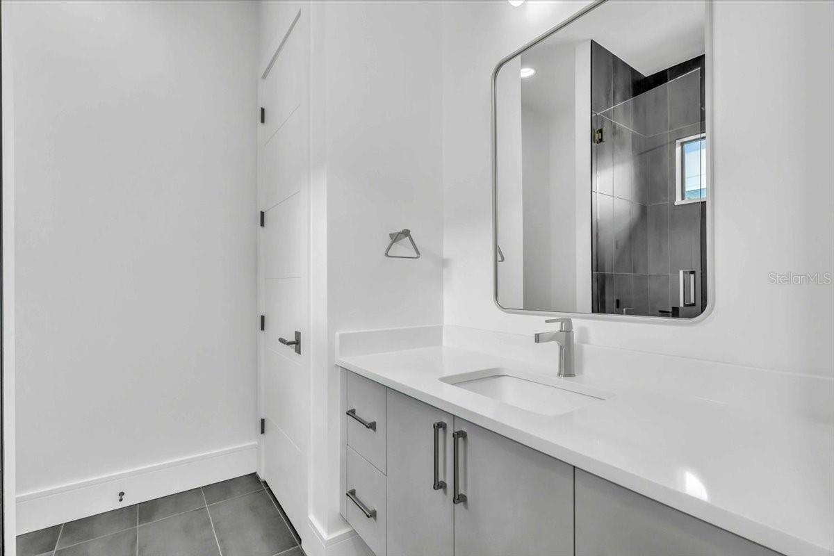 5017 W Dickens Ave Property Photo 27