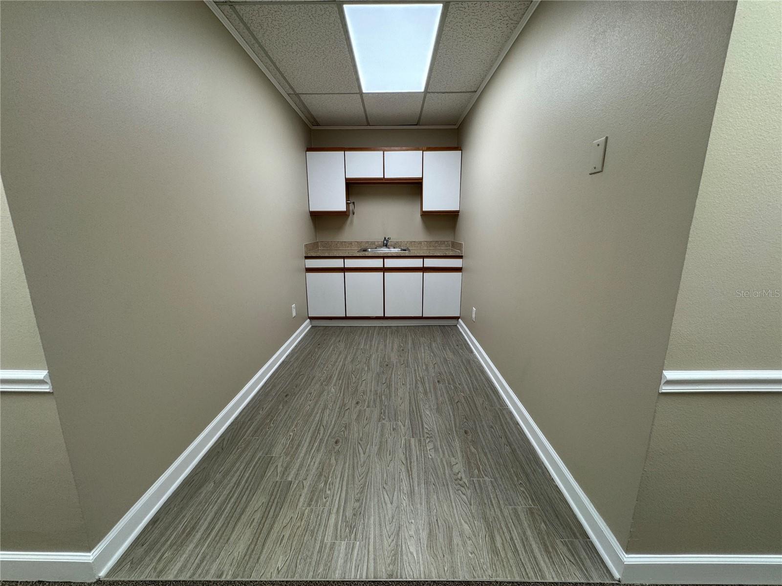 1046 W Busch Blvd #200 Property Photo 10