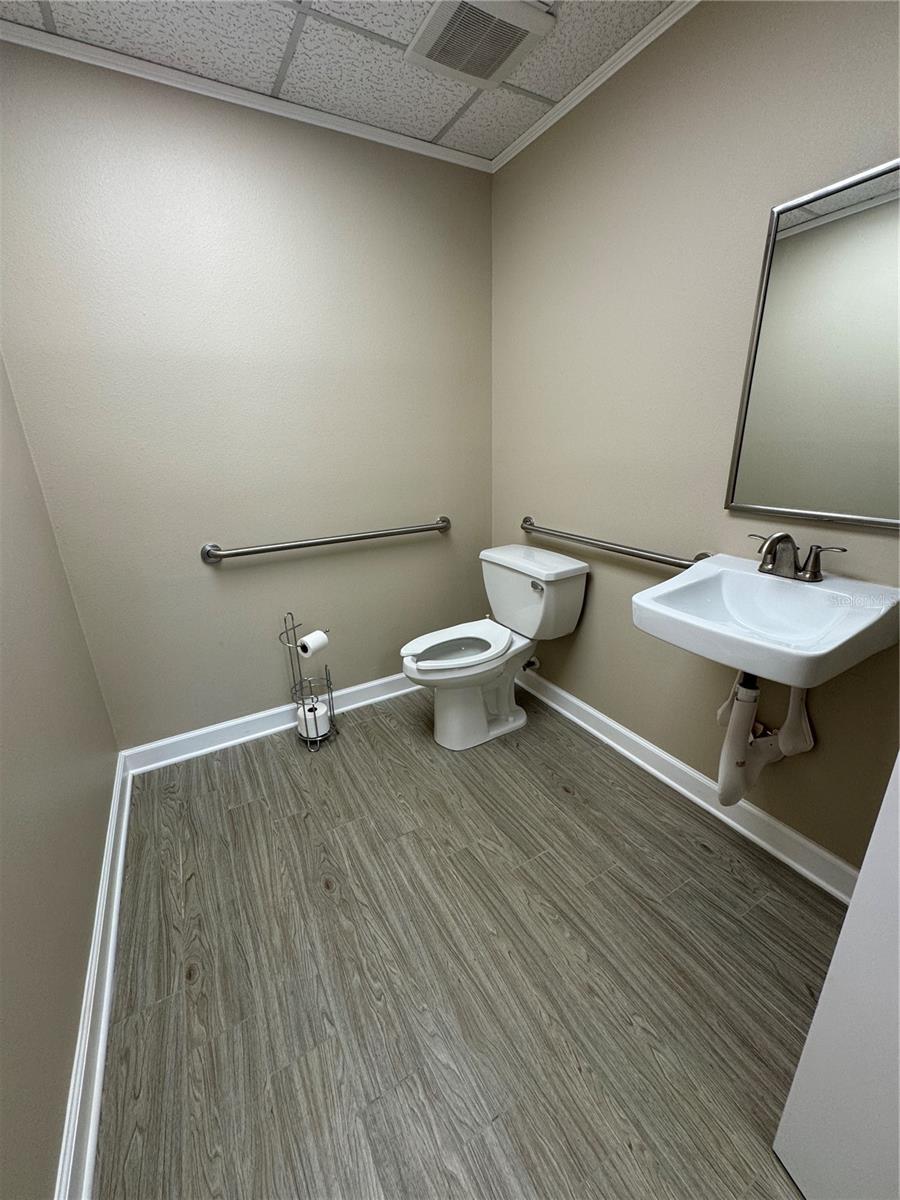1046 W Busch Blvd #200 Property Photo 15