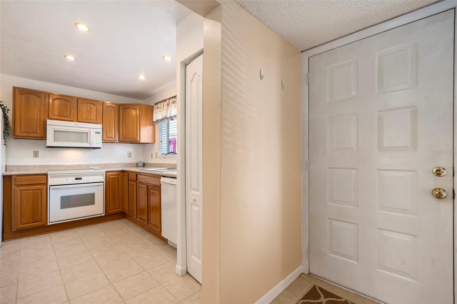 6311 Newtown Cir #11b2 Property Photo 11