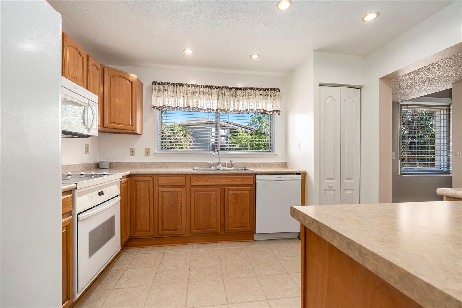 6311 Newtown Cir #11b2 Property Photo 12