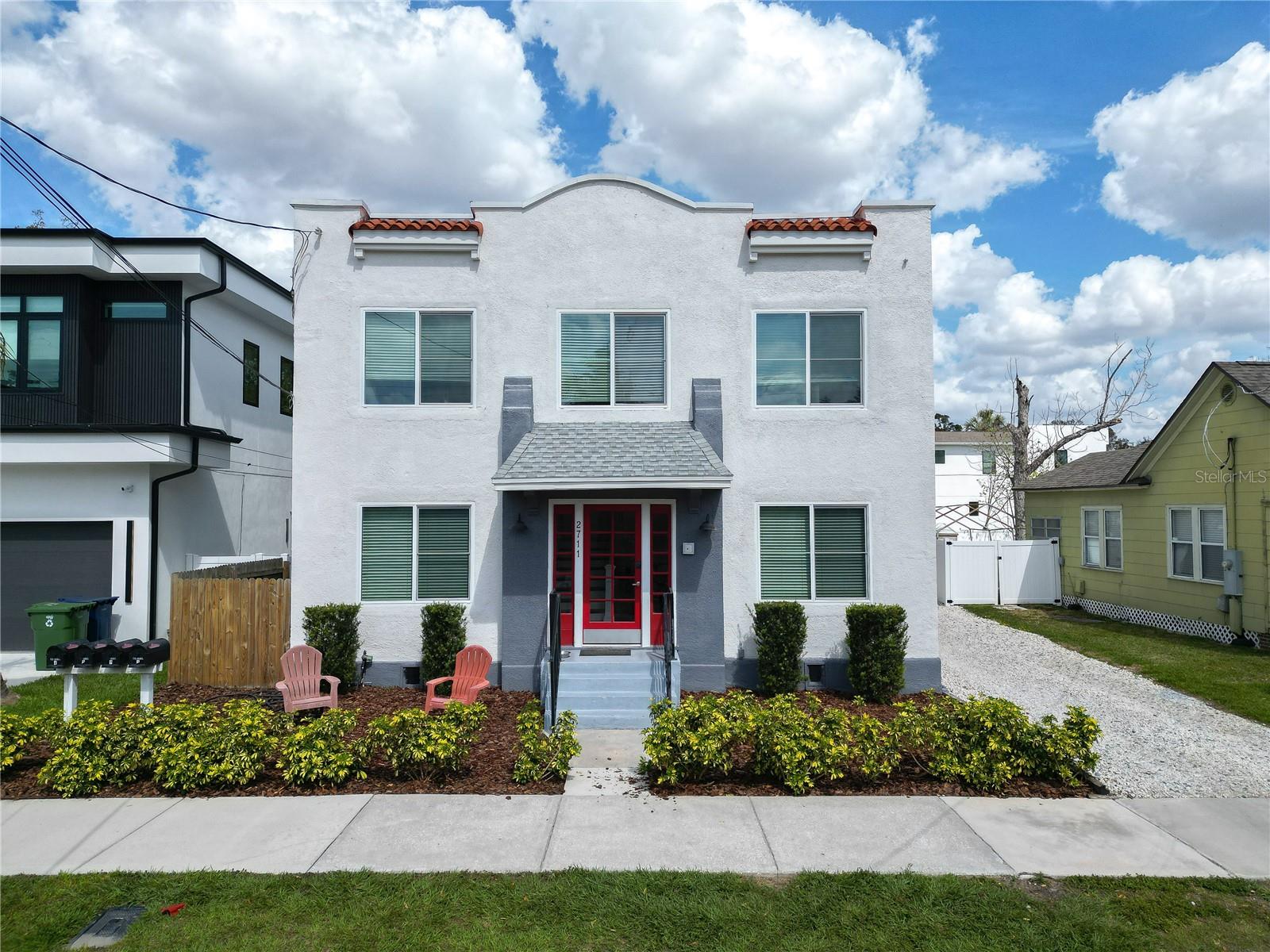 2711 N Ridgewood Ave Property Photo