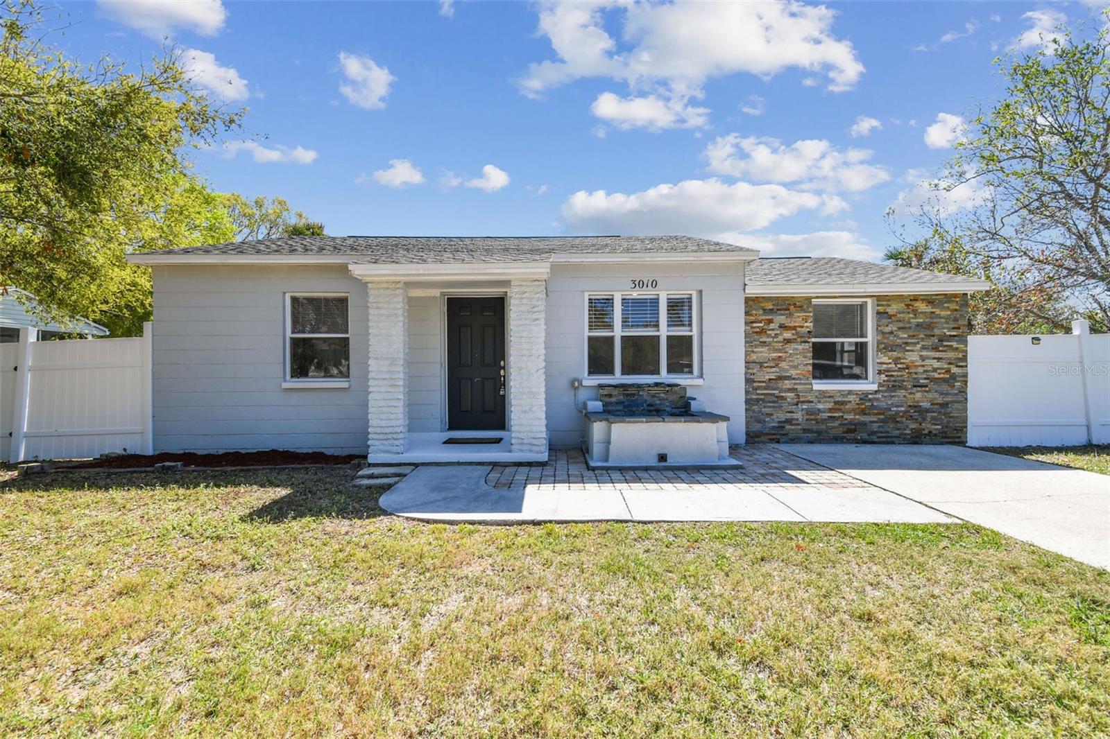 3010 W Van Buren Dr Property Photo 1