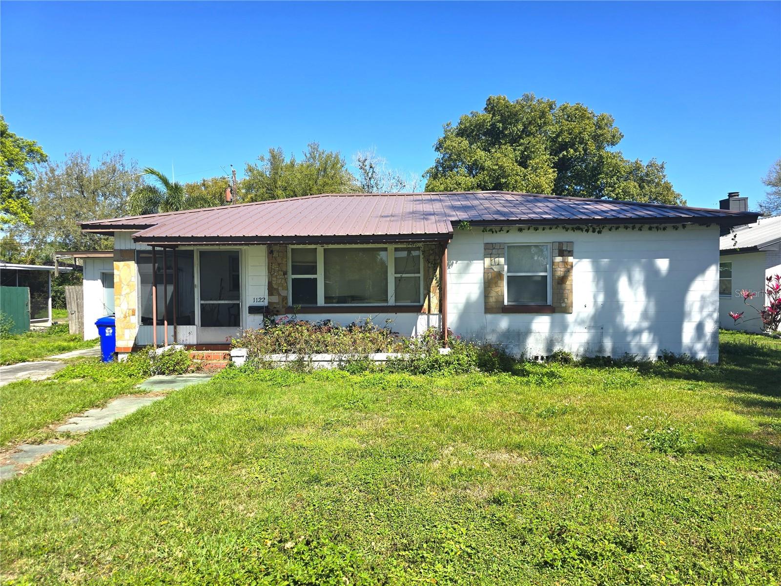 1122 E Edgewood Dr Property Photo