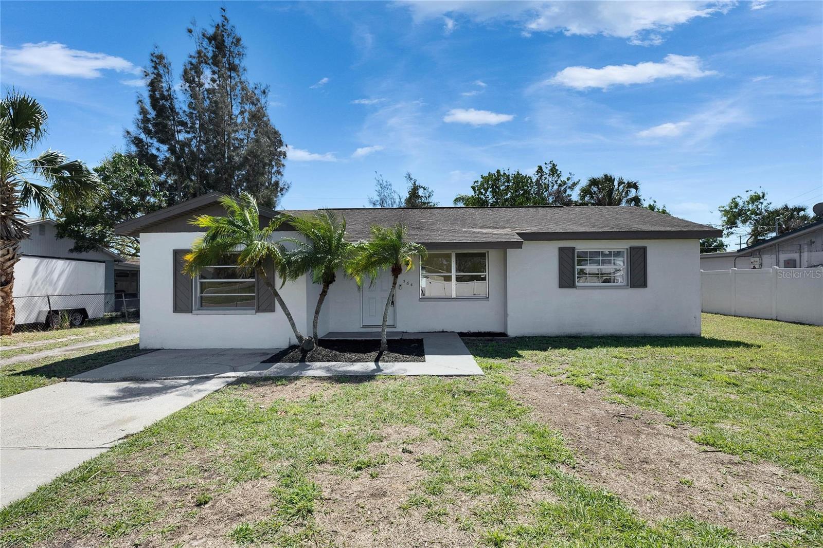564 Florida Cir S Property Photo