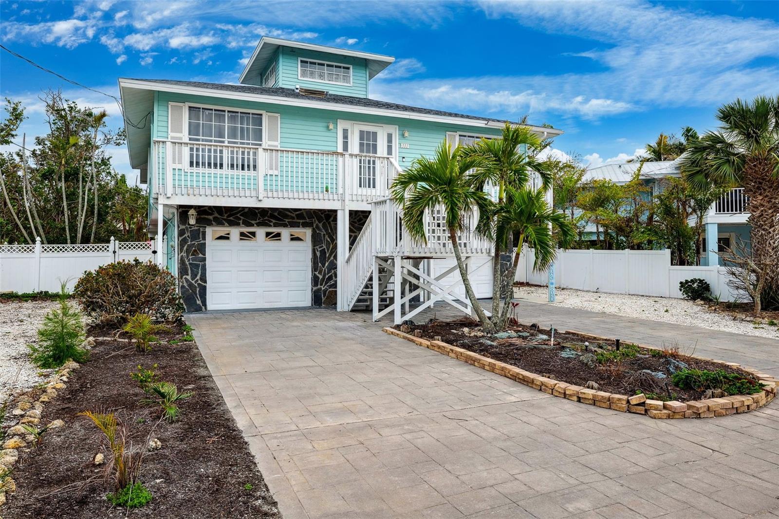 311 Poinsettia Rd Property Photo 3