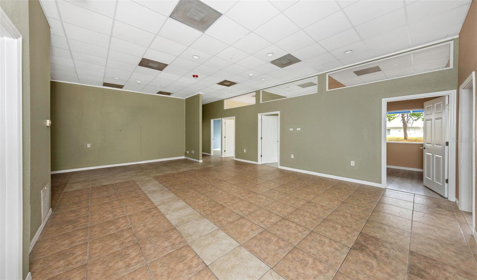 655 N Indiana Ave Property Photo 31