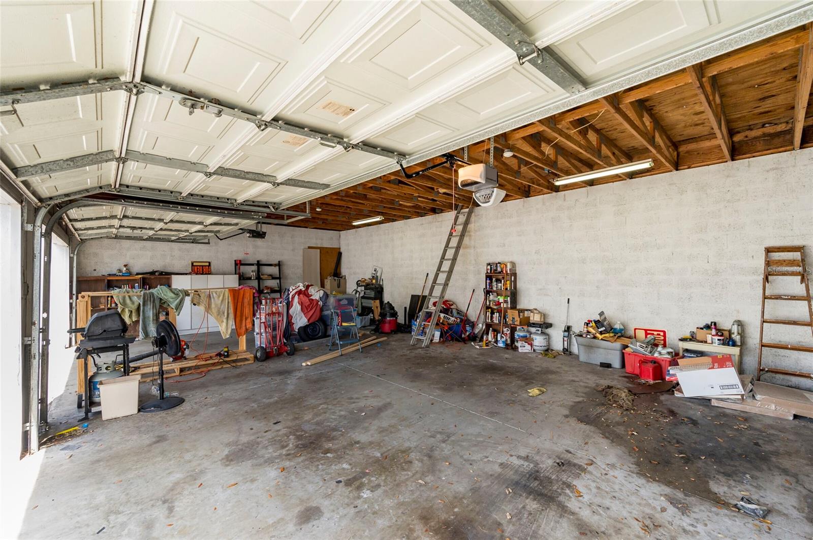 655 N Indiana Ave Property Photo 52