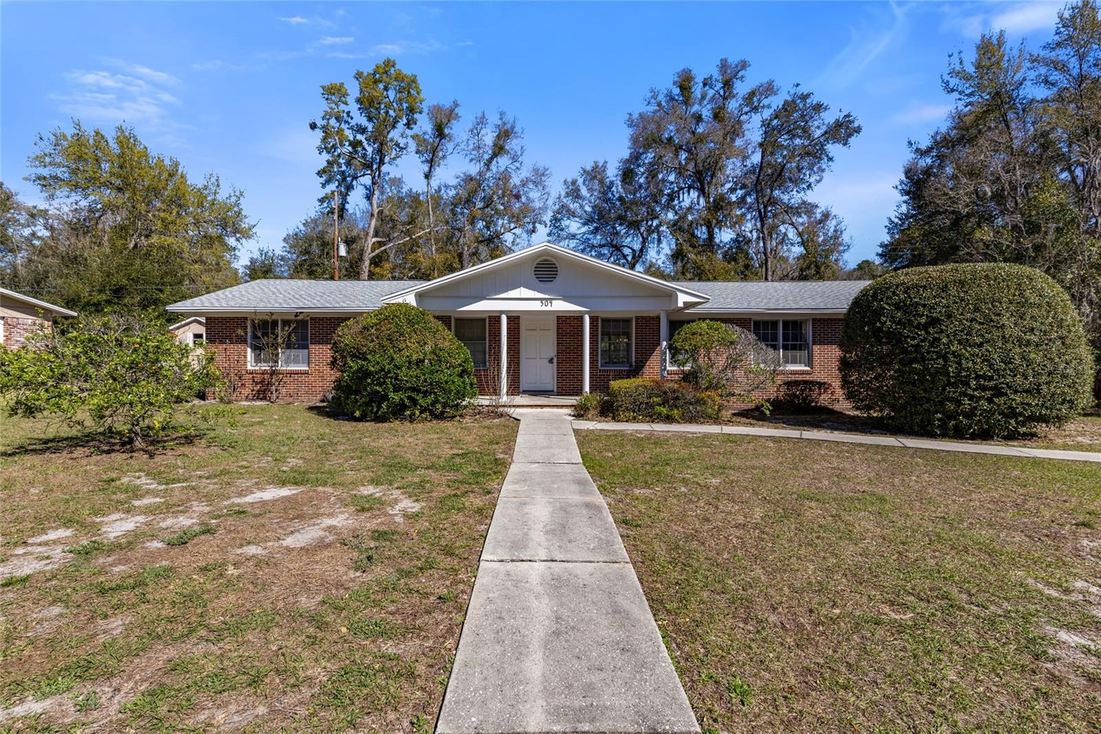504 Nw 37th Pl Property Photo