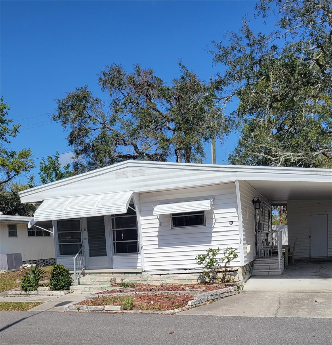 585 Sky Harbor Dr #121 Property Photo