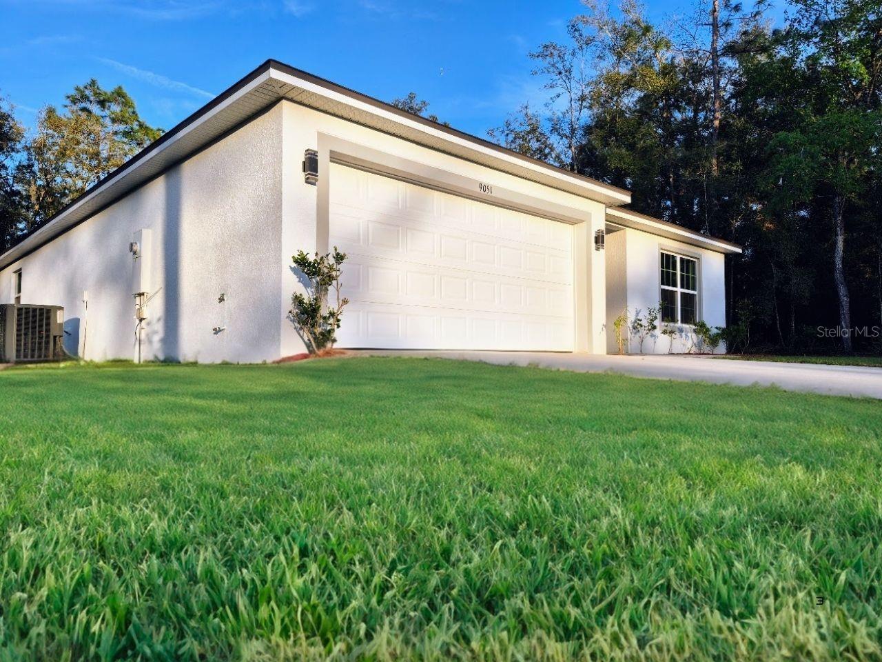 9051 N Santos Dr Property Photo