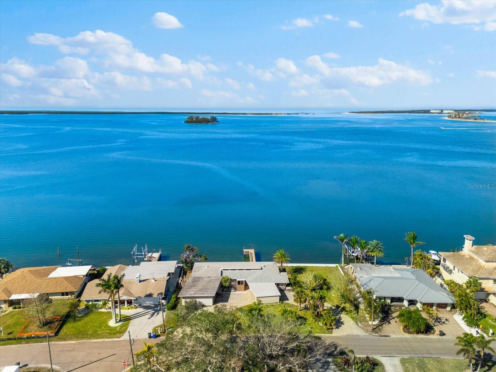 2210 Harbor View Dr Property Photo 4