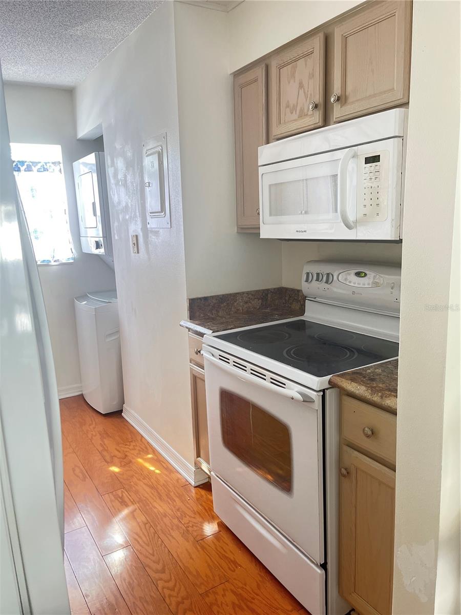 689 Lake Howard Dr Nw #1e Property Photo 5