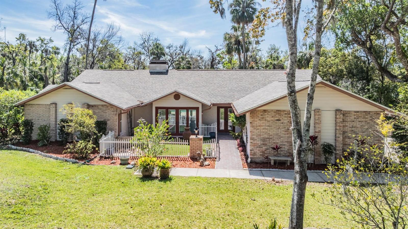 401 Apache Trl Property Photo
