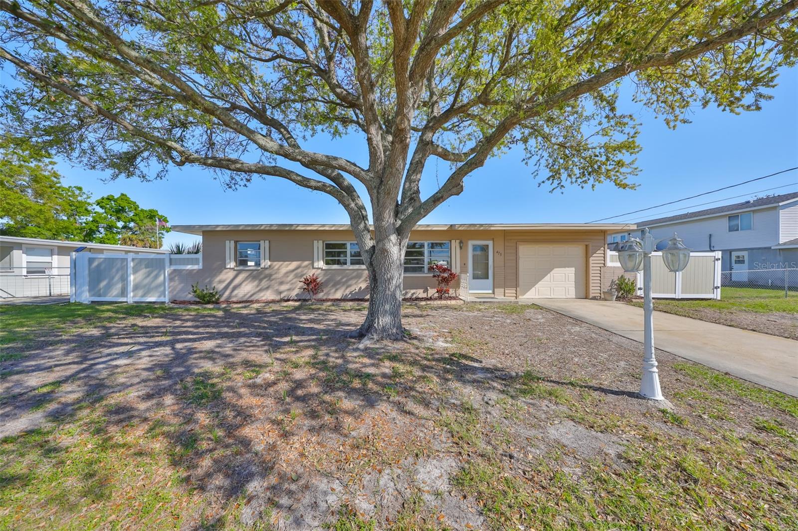 473 Fairfax Ln Property Photo