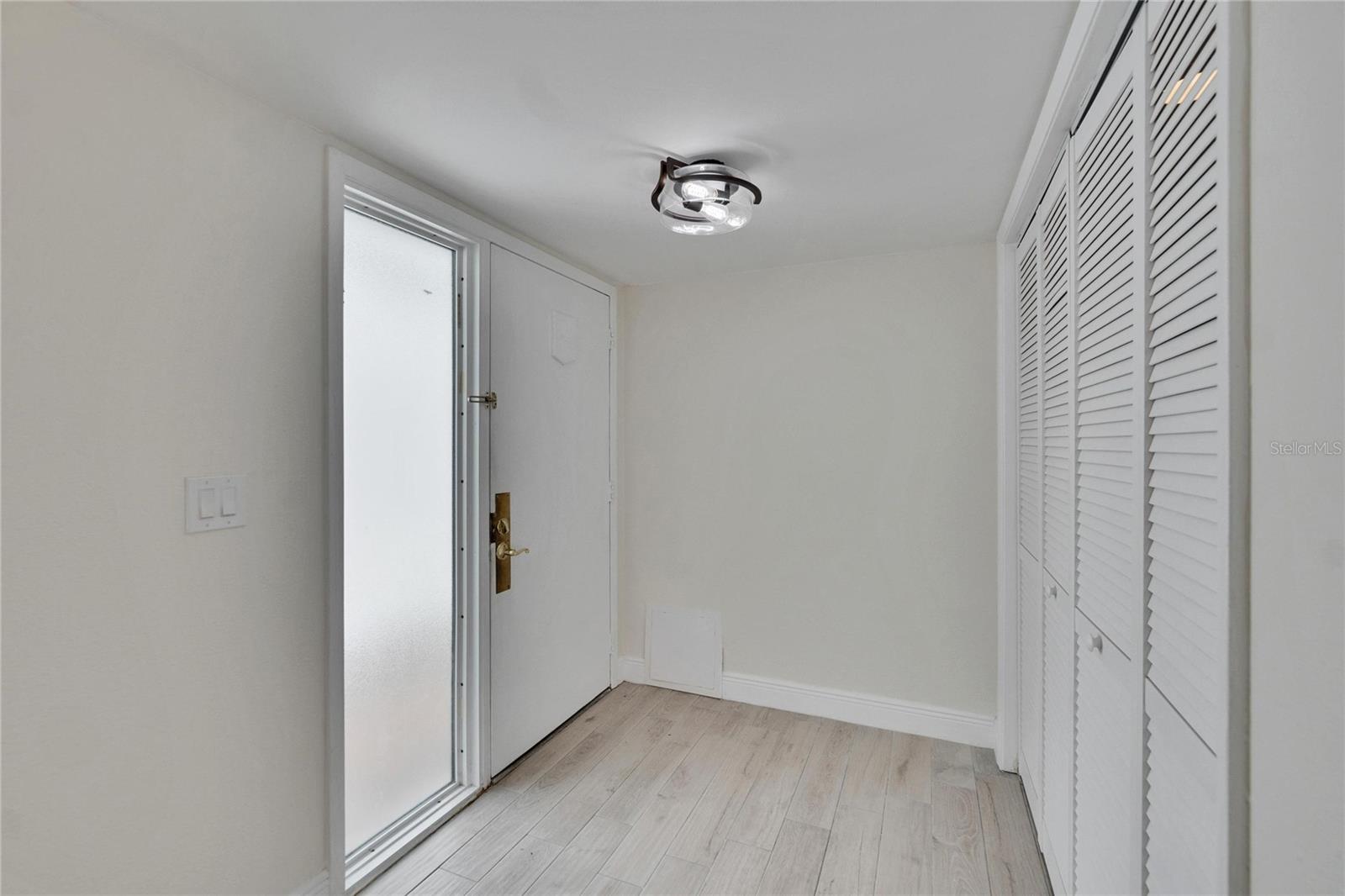 370 S Woodlands Dr Property Photo 15