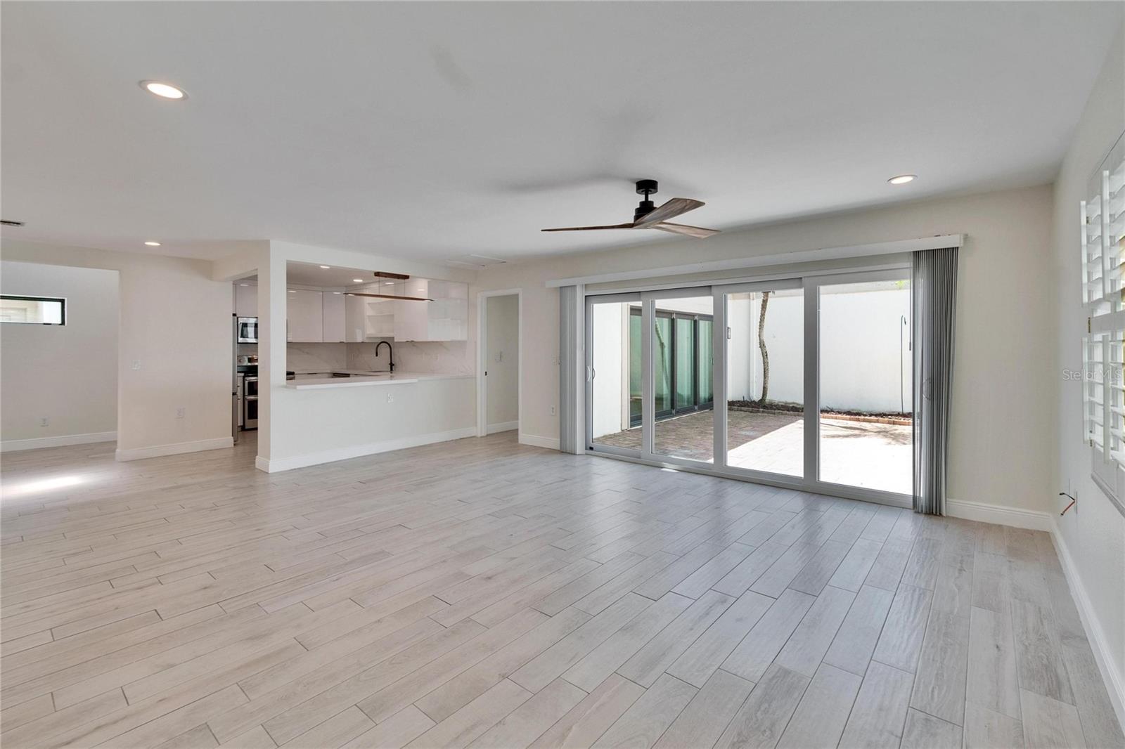 370 S Woodlands Dr Property Photo 17