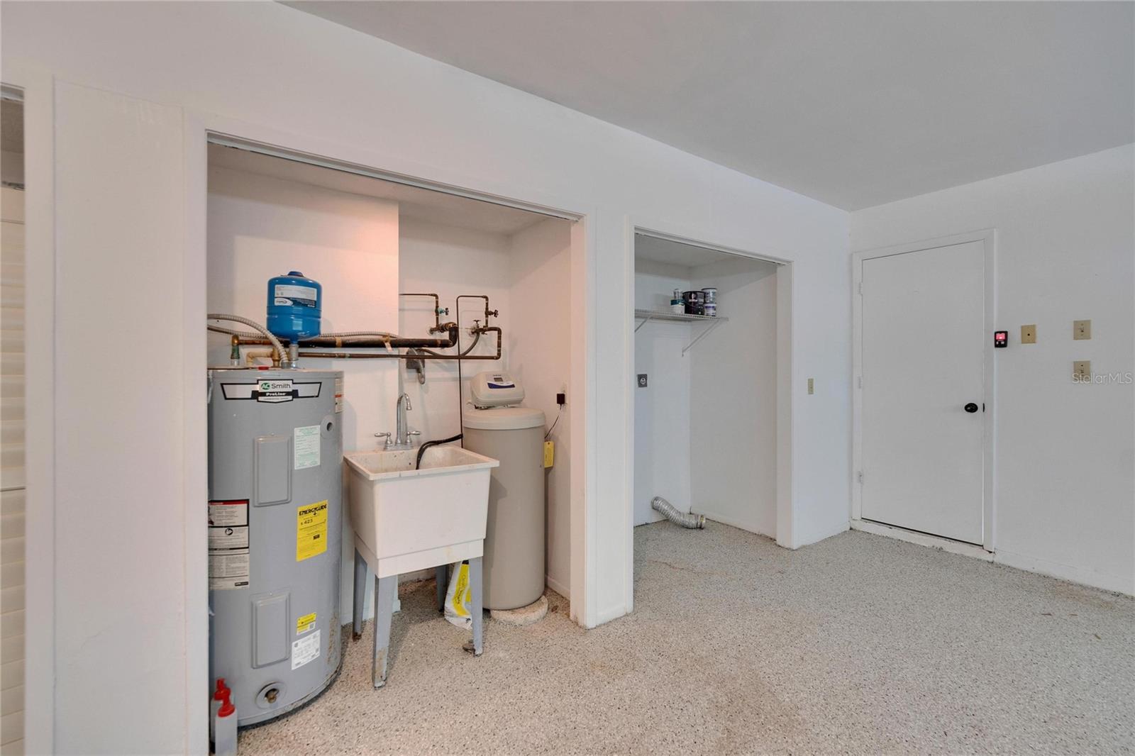 370 S Woodlands Dr Property Photo 47