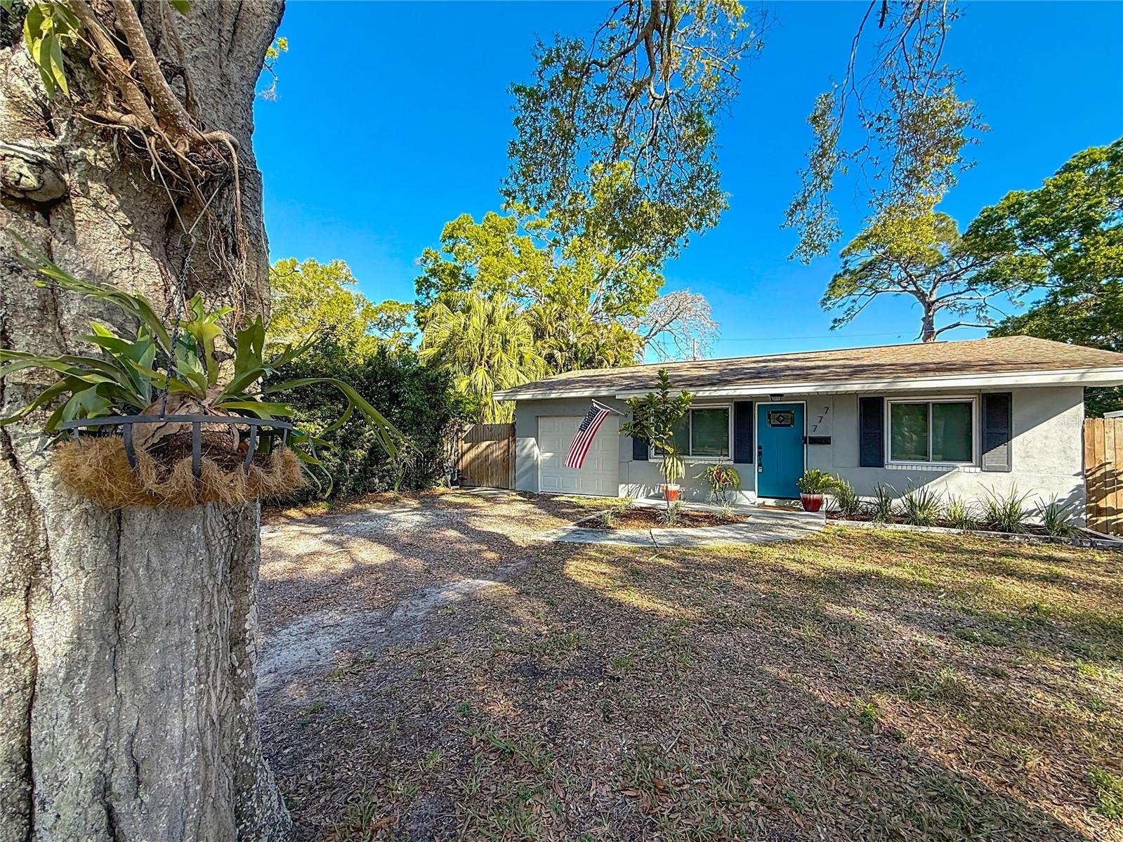 777 62nd Ave N Property Photo