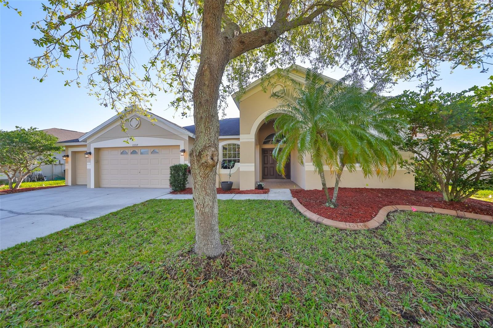 13719 Artesa Bell Dr Property Photo