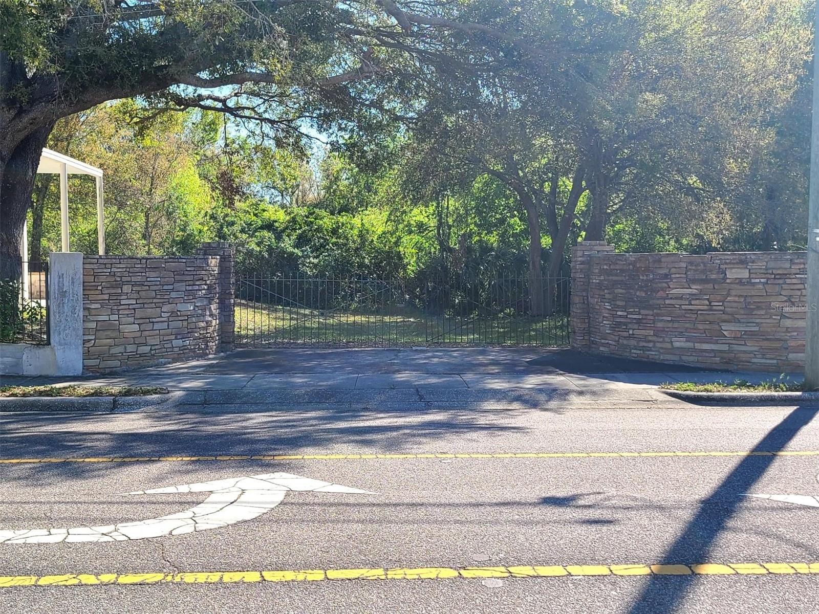 3541 N Boulevard Property Photo 1
