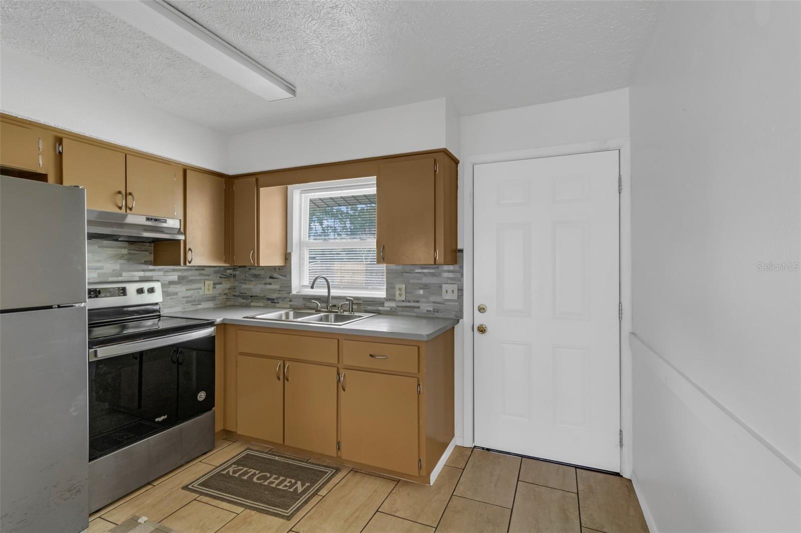 5435 Beach St Property Photo 6
