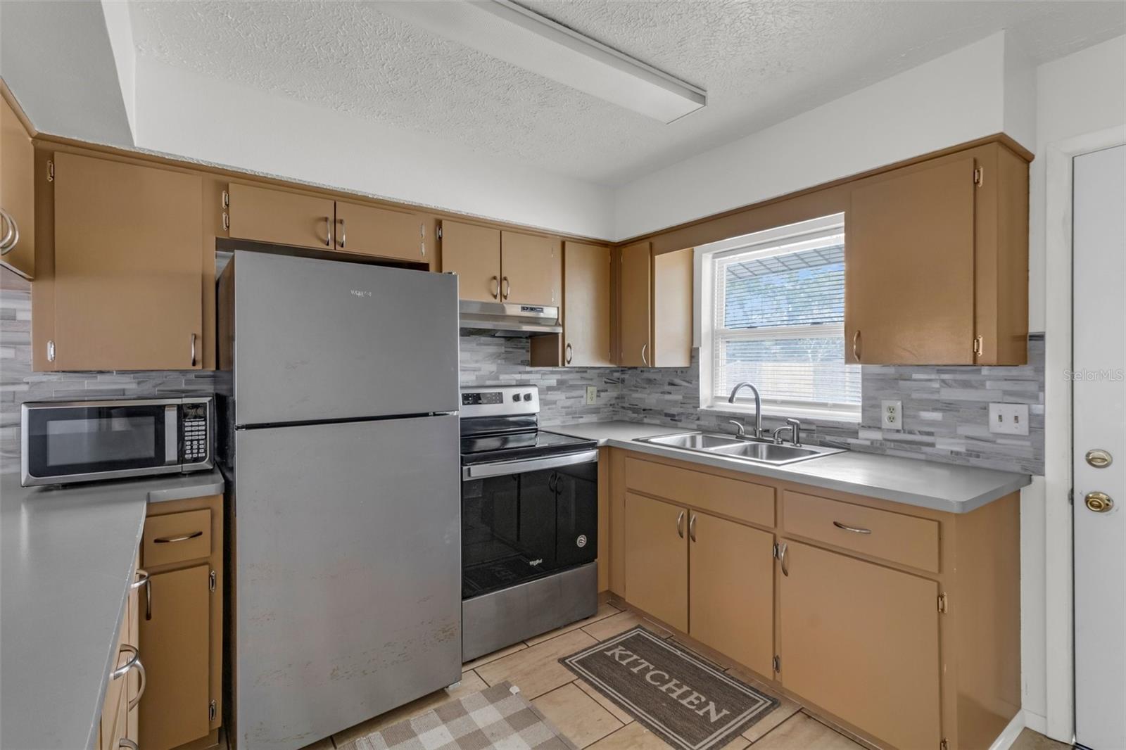 5435 Beach St Property Photo 7