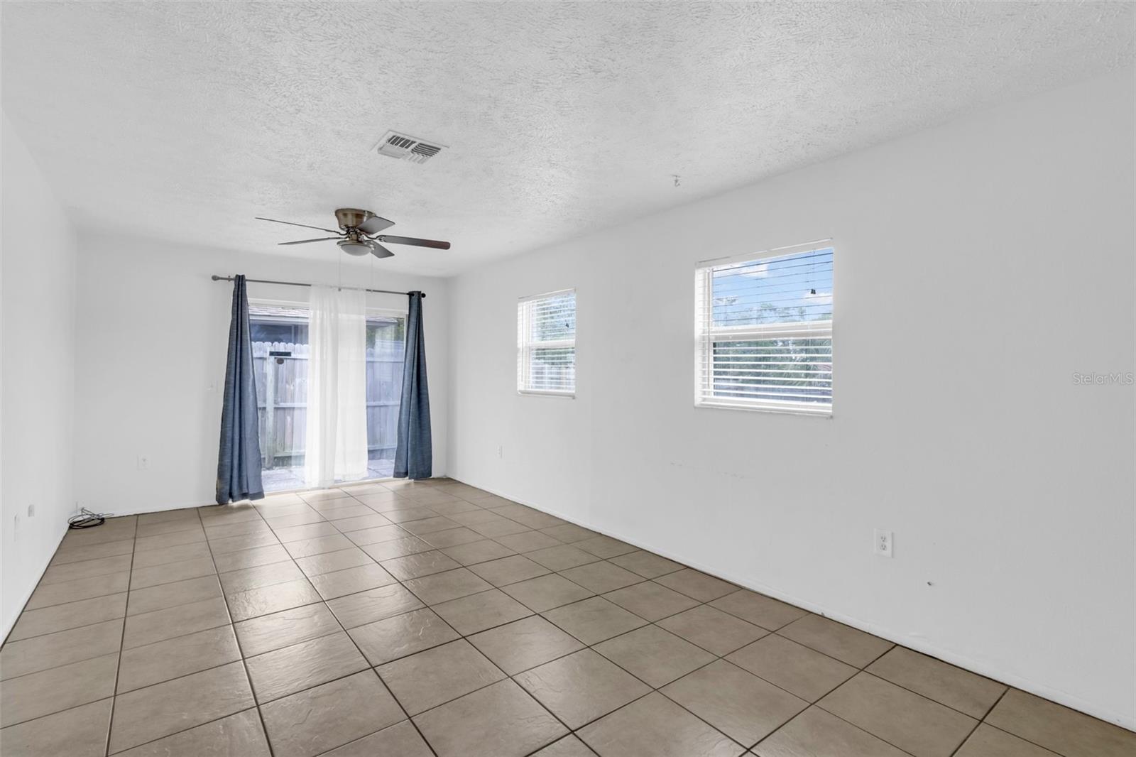 5435 Beach St Property Photo 8
