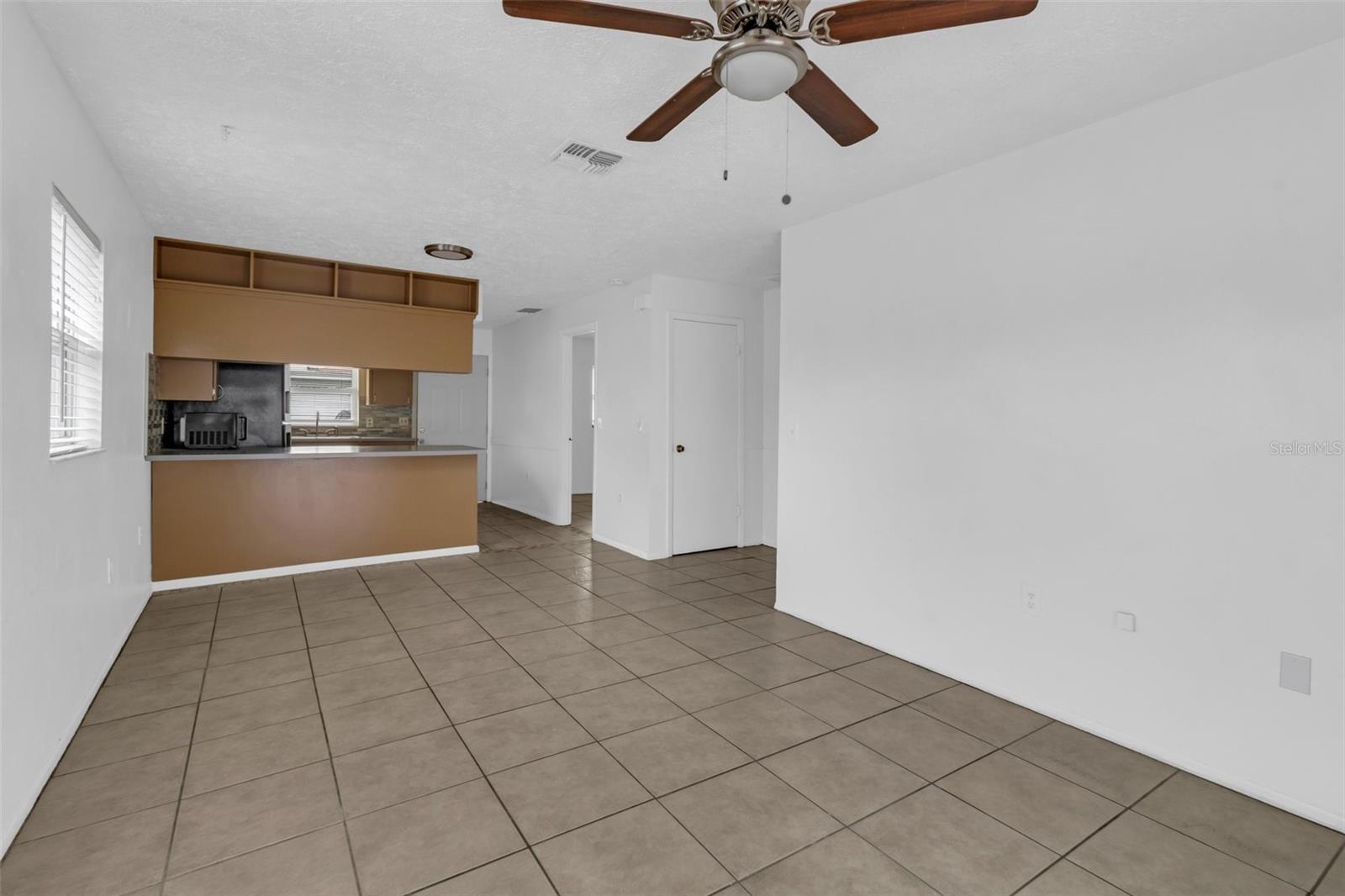 5435 Beach St Property Photo 9