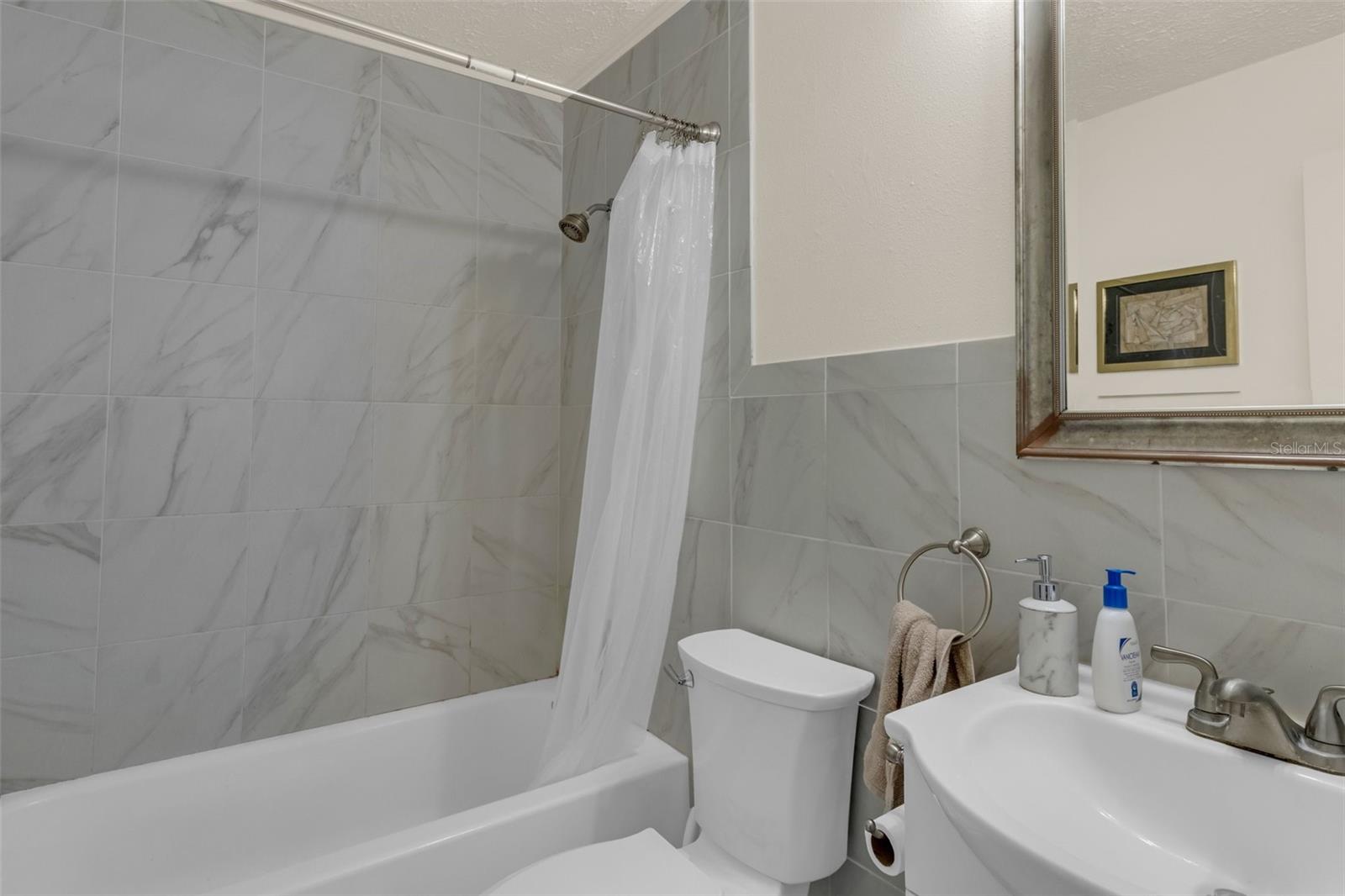 5435 Beach St Property Photo 12