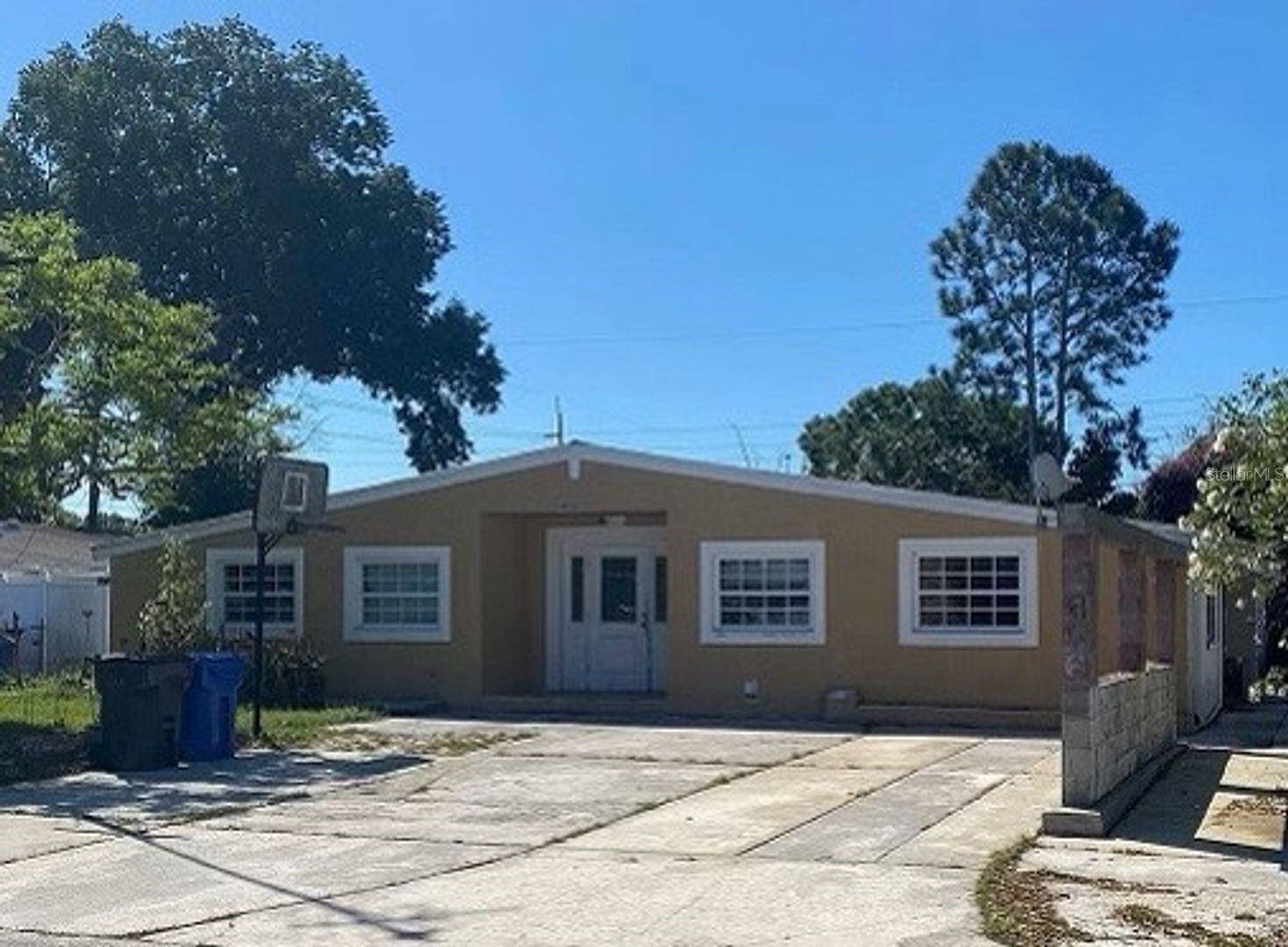 4406 W Paris St #d Property Photo