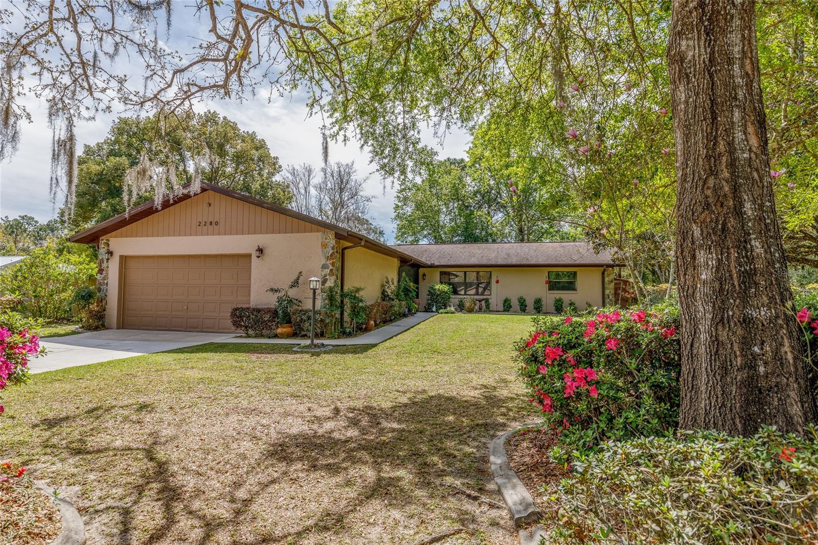 2280 W Middle Ln Property Photo
