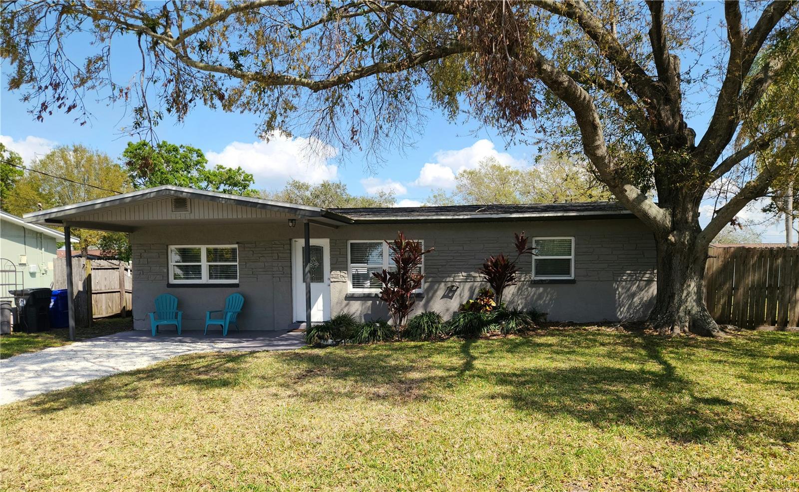 337 Shore Dr E Property Photo