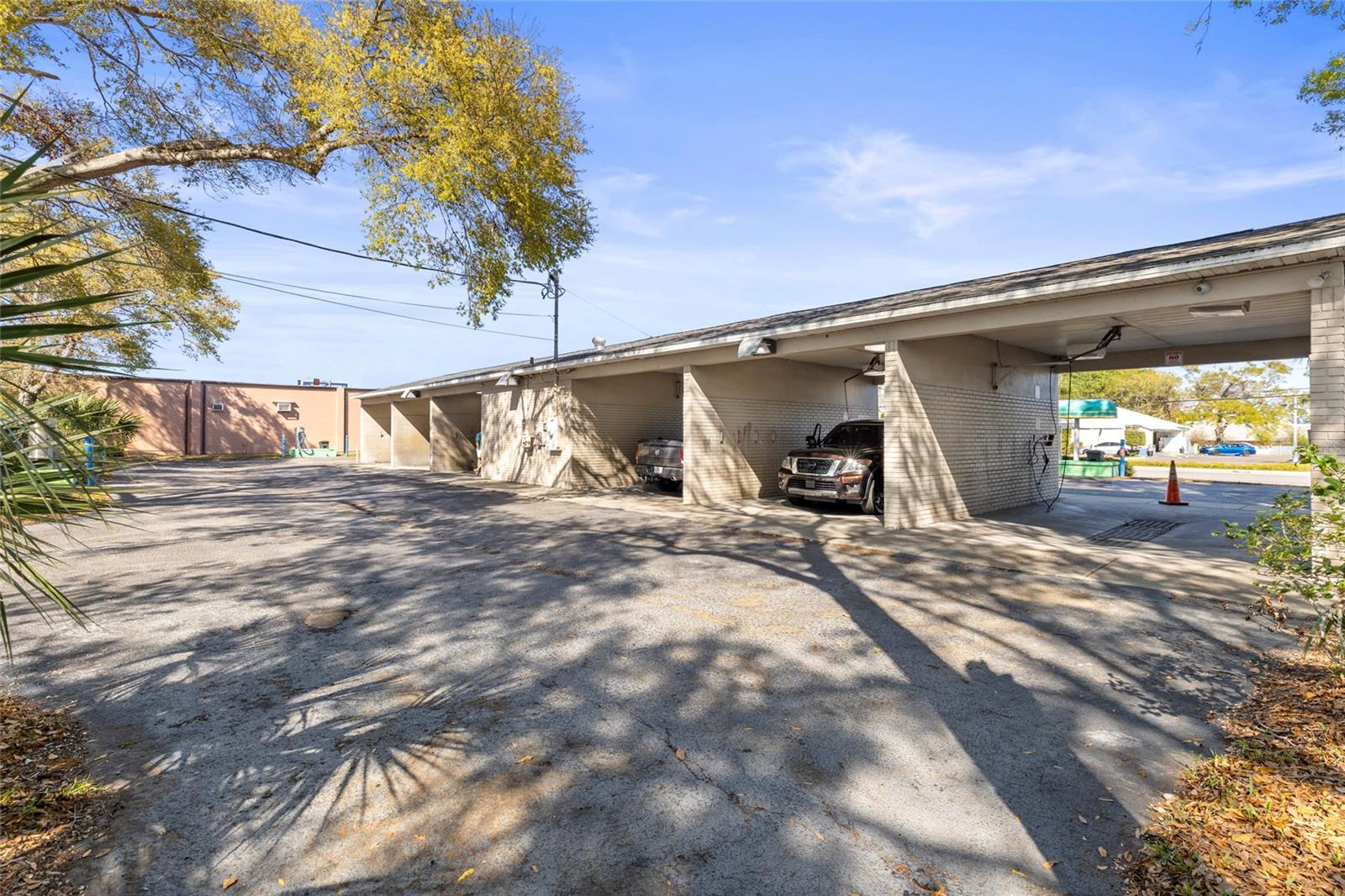 1496 Seminole Blvd Property Photo 4