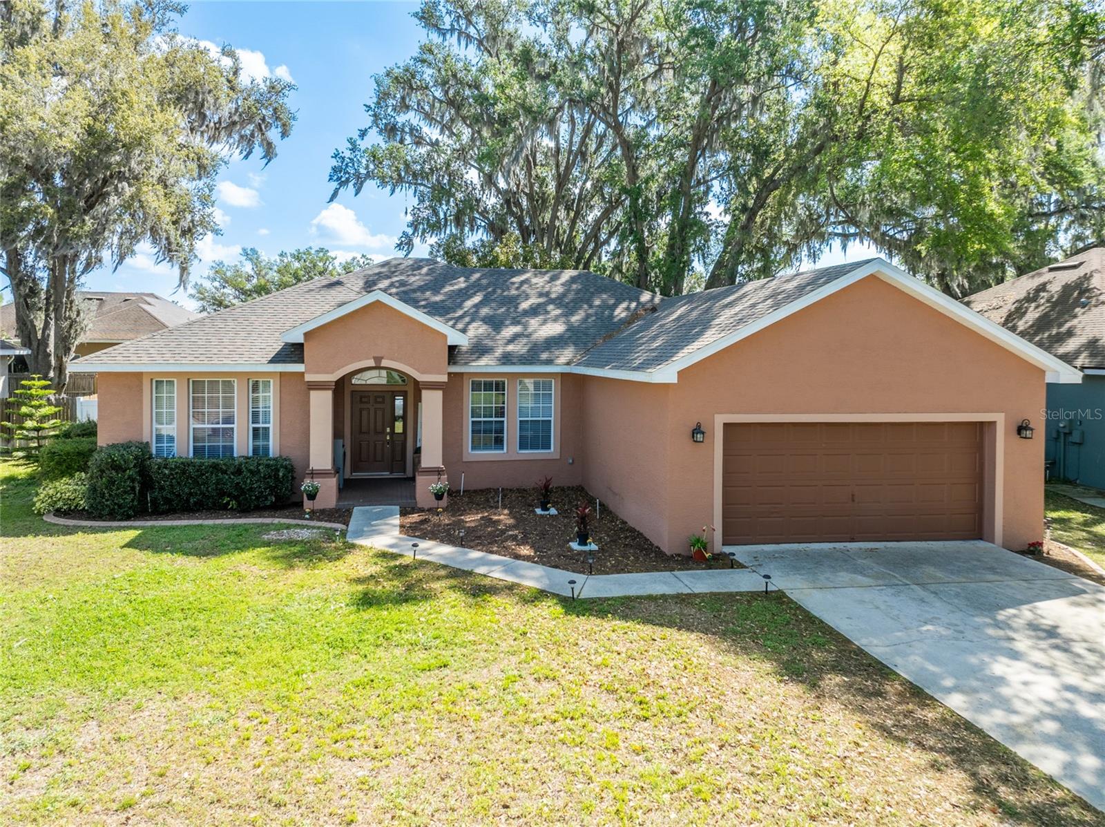 5416 Oxford Manor Cir Property Photo 1
