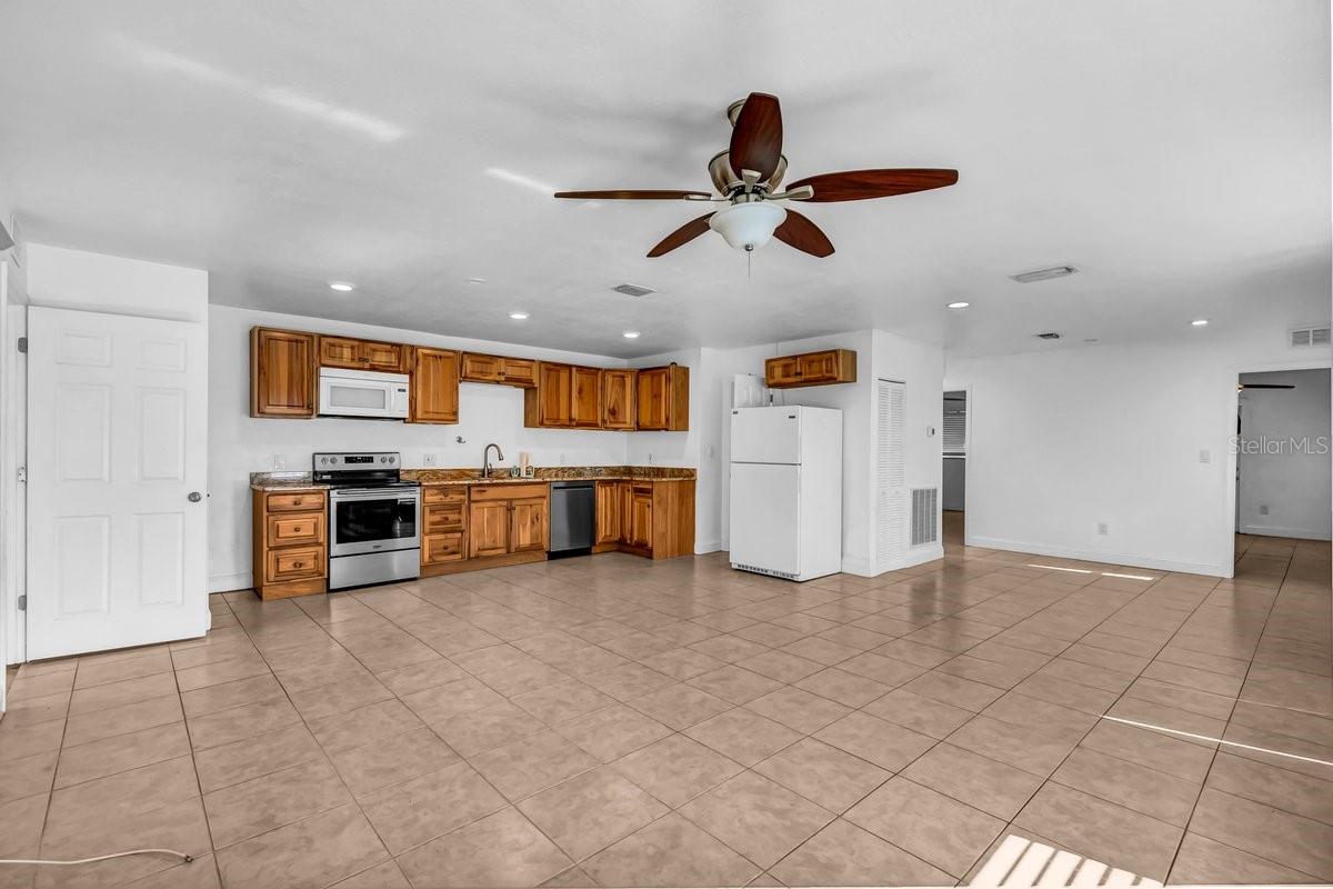 10701 Village Green Ave Property Photo 2