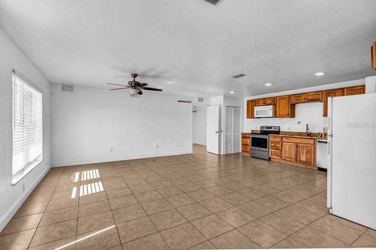 10701 Village Green Ave Property Photo 3