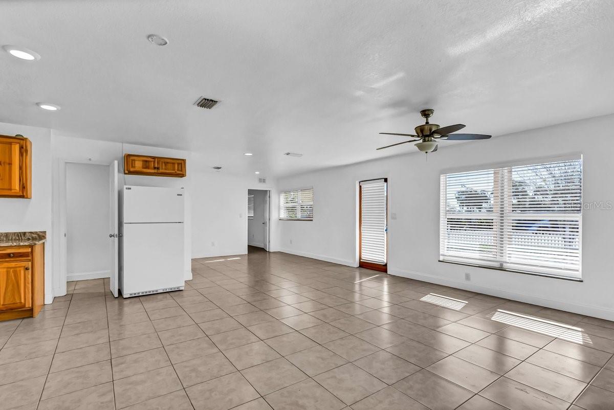 10701 Village Green Ave Property Photo 5