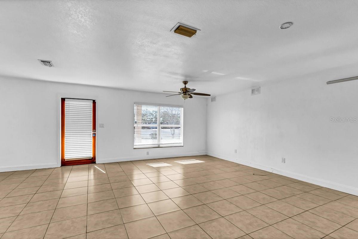 10701 Village Green Ave Property Photo 6