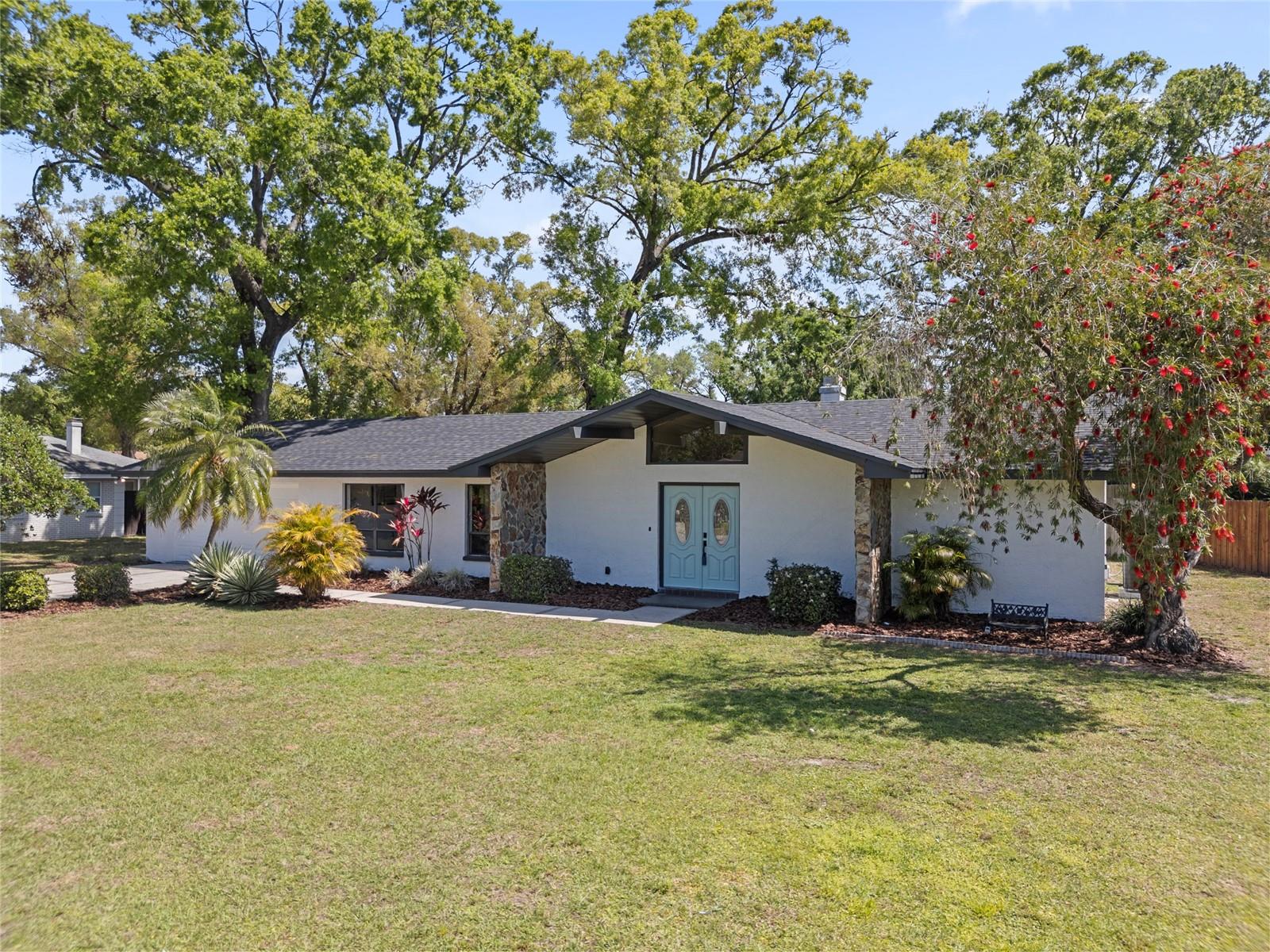 9203 Hollyridge Pl Property Photo