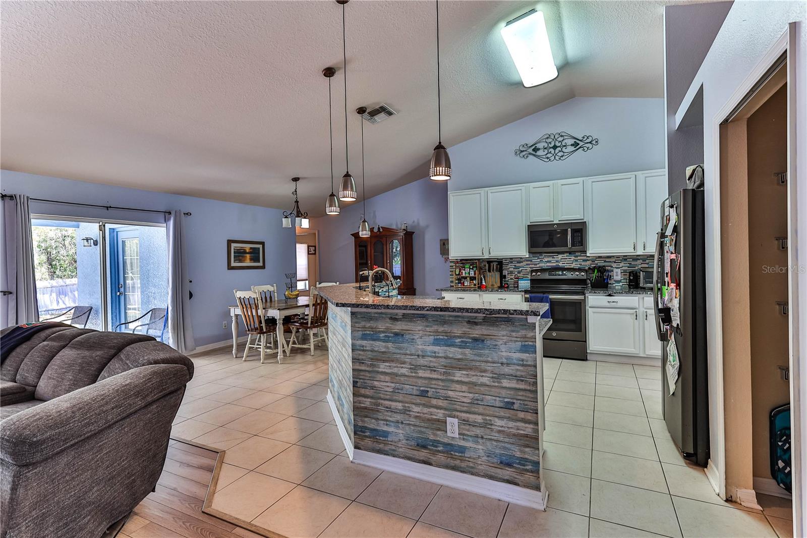 10 Greentree St Property Photo 9