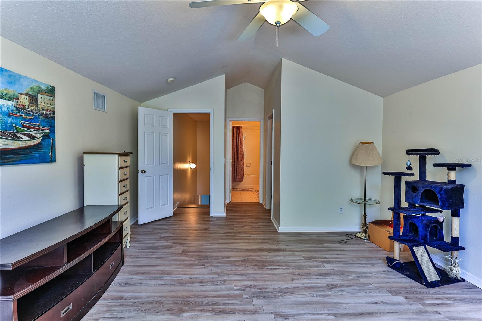 10 Greentree St Property Photo 16