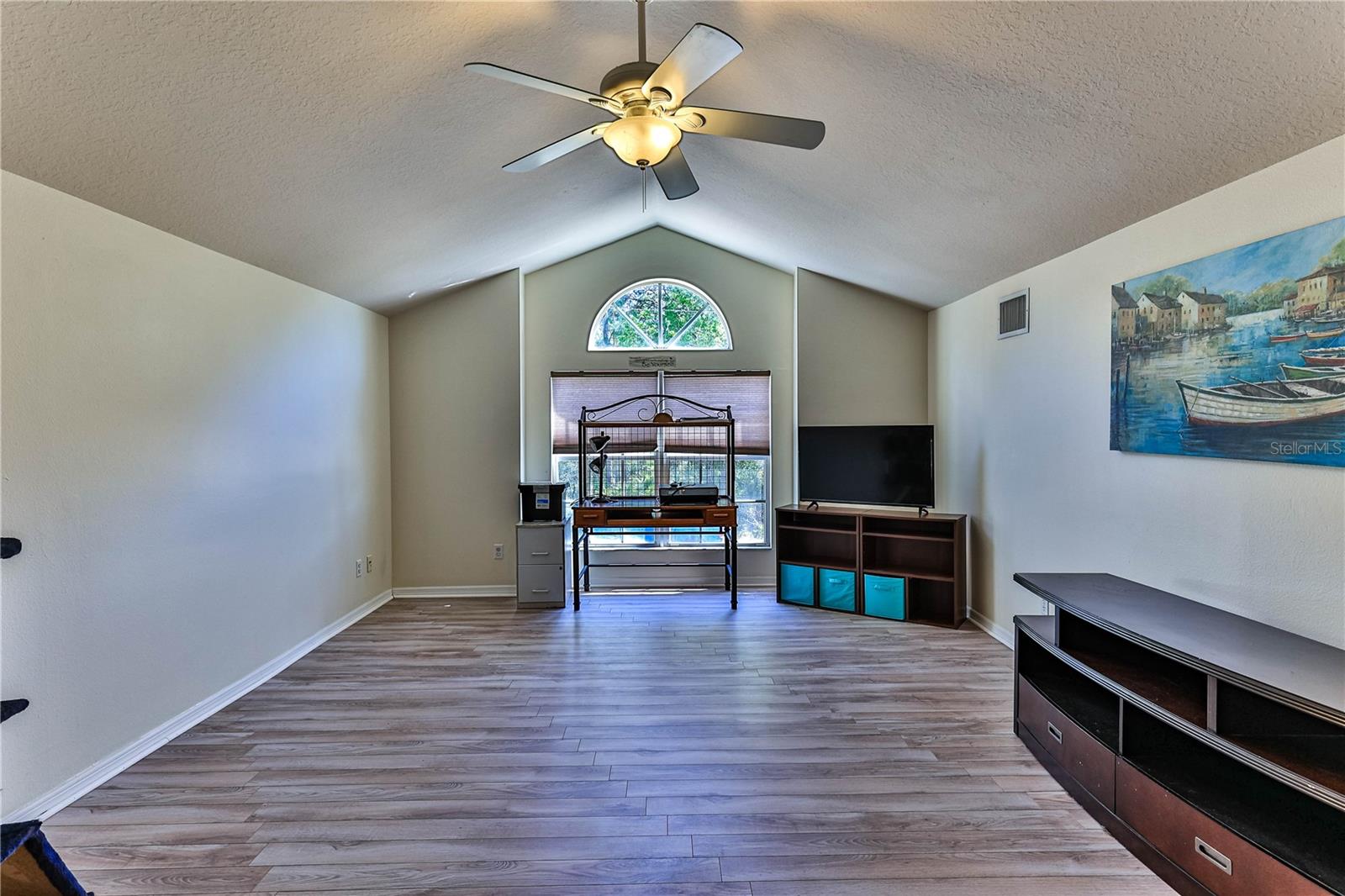 10 Greentree St Property Photo 17