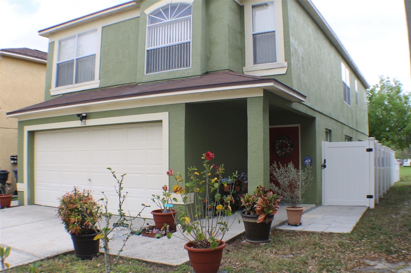 716 Burlwood St Property Photo