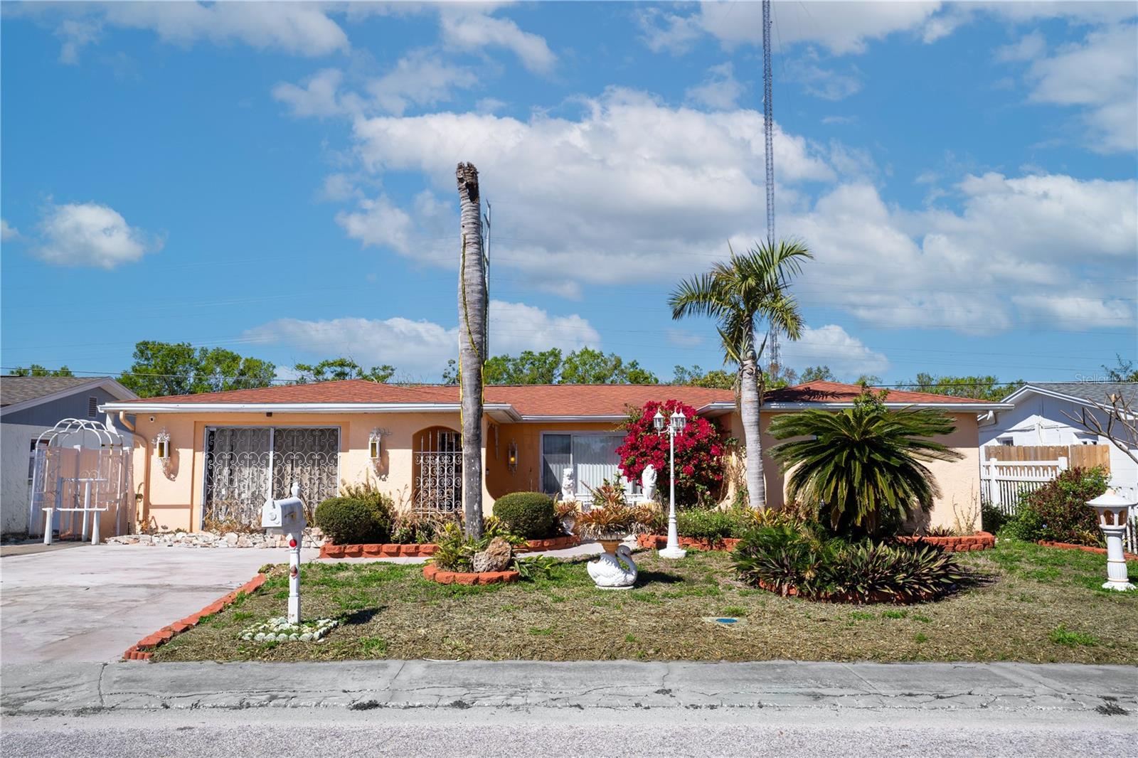 1551 Dartmouth Dr Property Photo