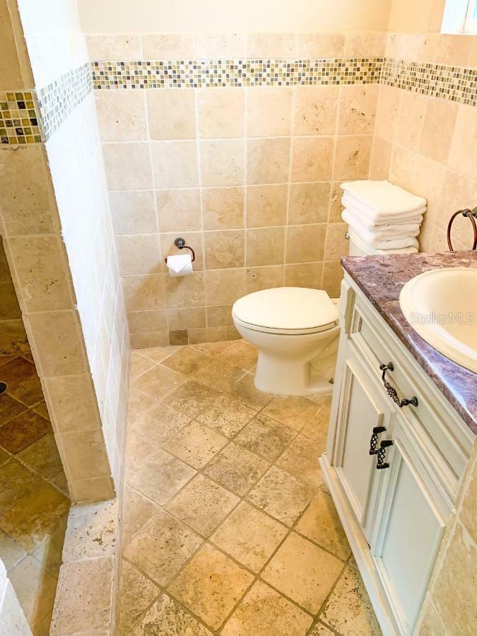345 Hamden Dr Property Photo 6
