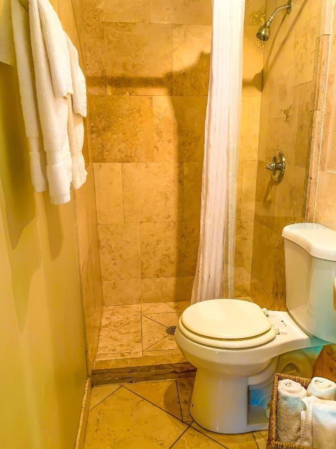 345 Hamden Dr Property Photo 8