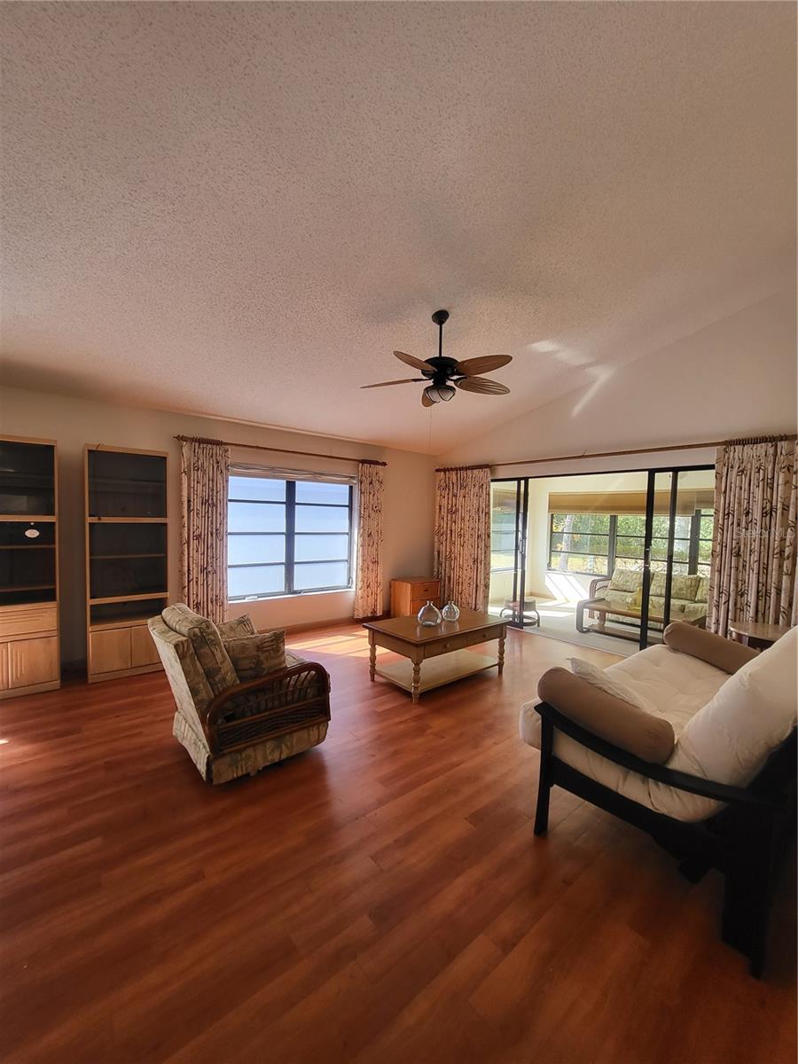 44 Golfview Ct Property Photo 3