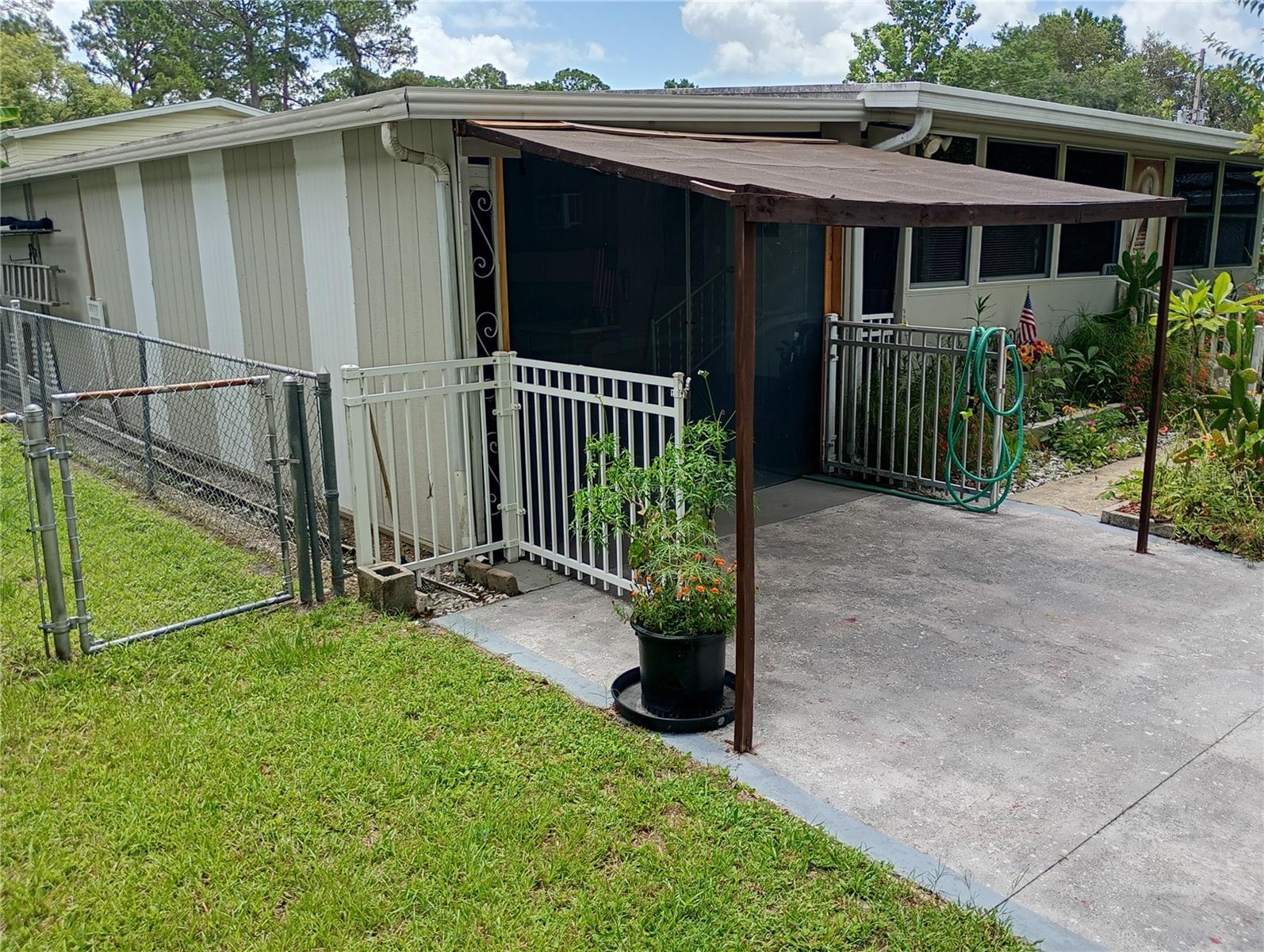 109 Fern Dr Property Photo 2