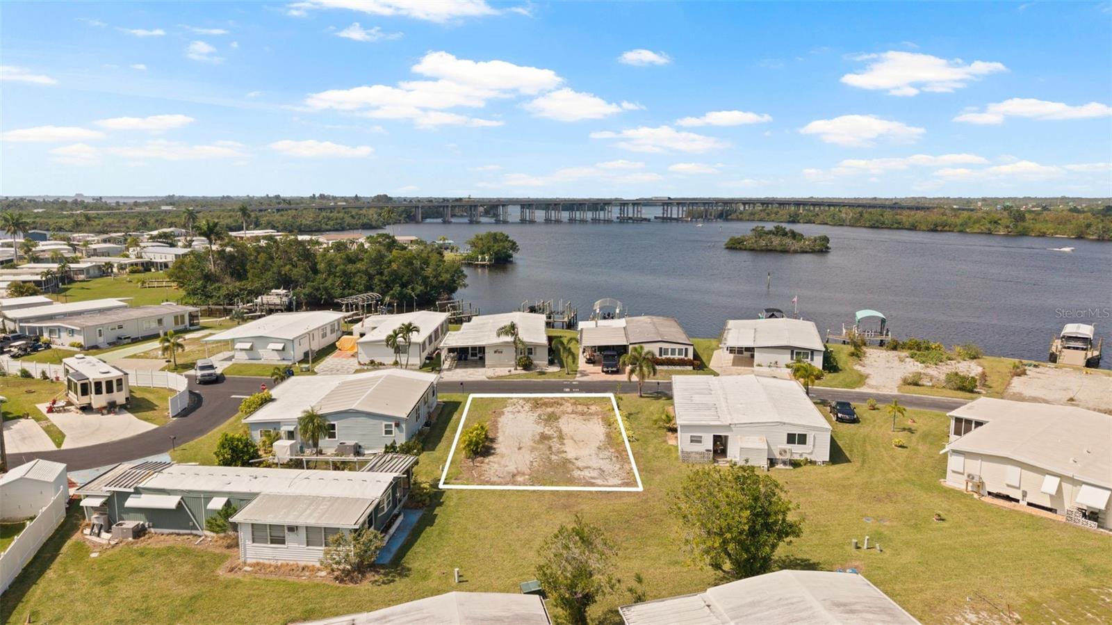 362 Shoreland Dr Property Photo